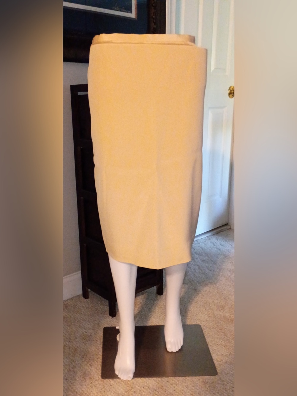 Dana Buchman Pale Yellow Pencil Skirt